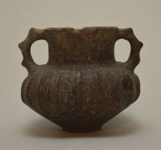Amphora with everted rim and no handles
