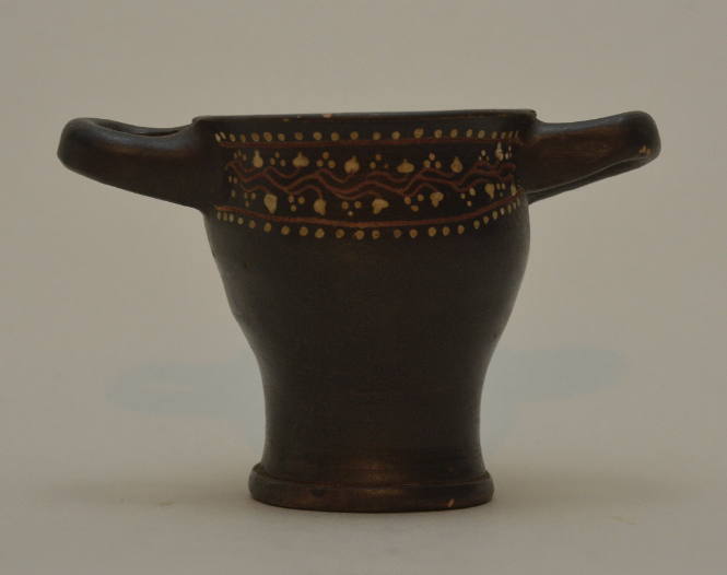Gnathian ware skyphos, two lateral handles, decorated with ivy wreath and dots below rim