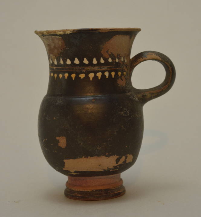 Gnathian ware jug, with ivy band around neck