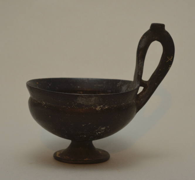 Etruscan bucchero cup with pedestal foot and high handle