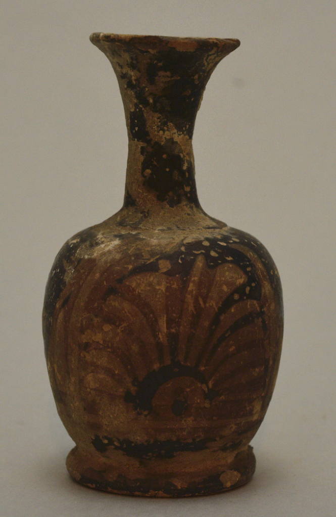 Red-figure squat lekythos, with palmette design