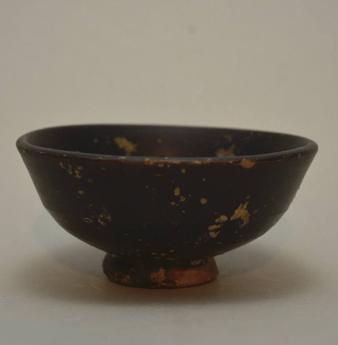 Black-glazed footed bowl