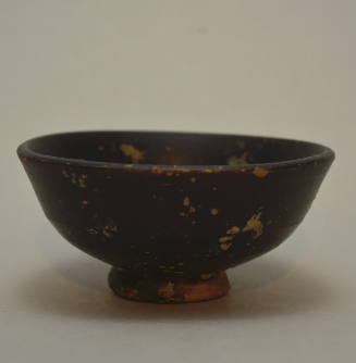 Black-glazed footed bowl