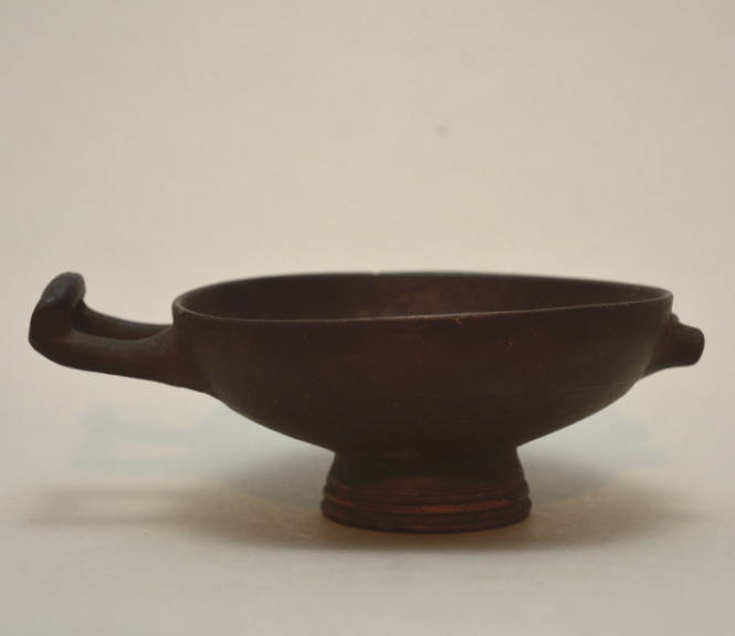 Black-glazed kylix