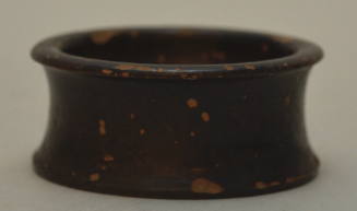 Attic black-glazed pyxis of highly simple concave form