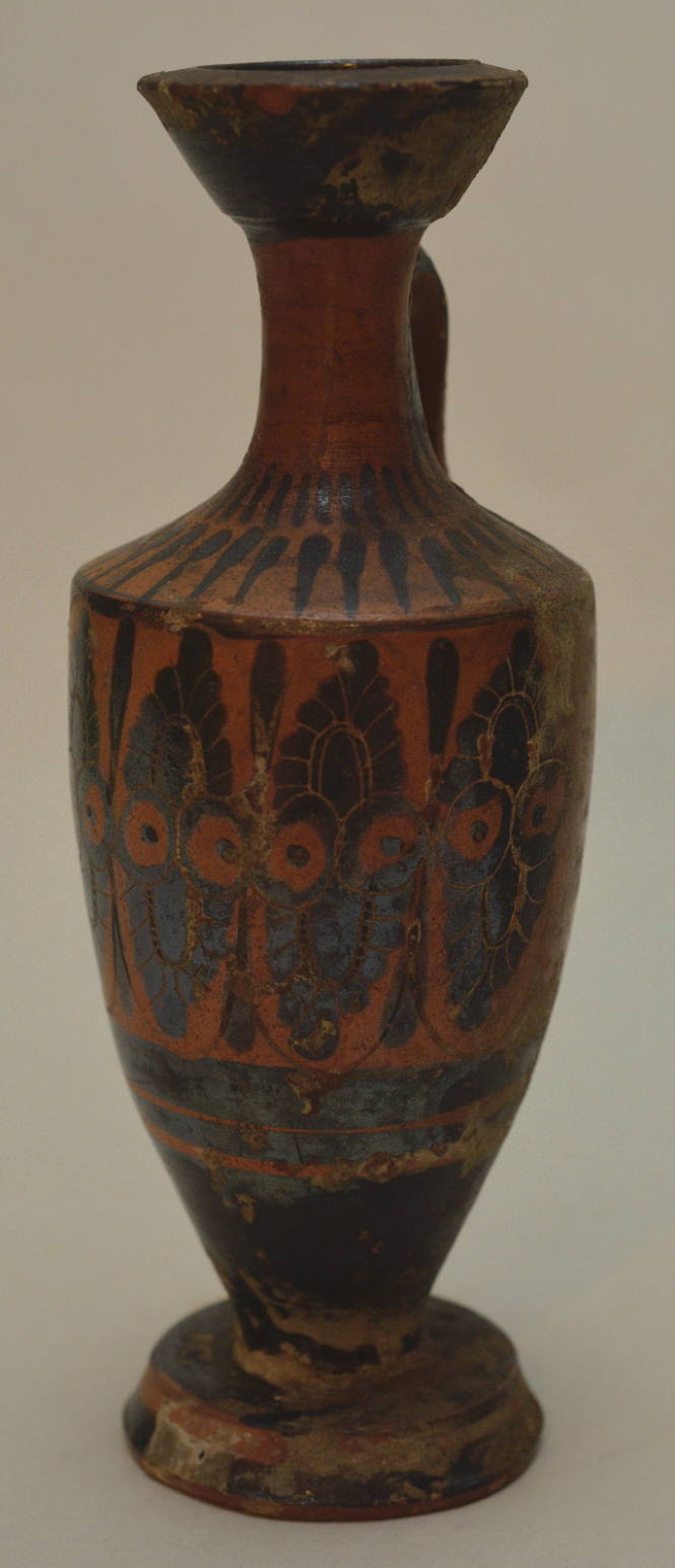 Attic black-figure lekythos decorated with double palmette chain, rays on shoulder