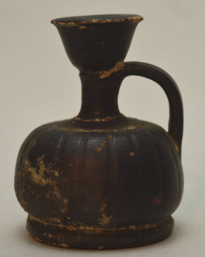 Small black-glazed lakythos with ribbed body