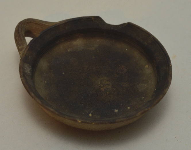 Small buffware dish with one lateral handle