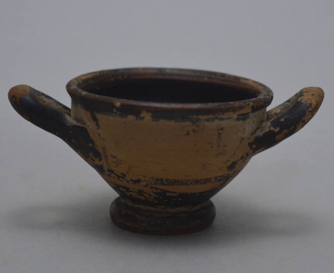 Miniature black-glazed skyphos with reserved bands