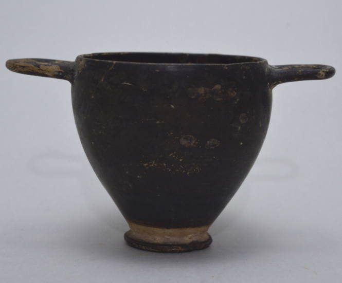 Black-glazed akyphos, with reserved band above foot