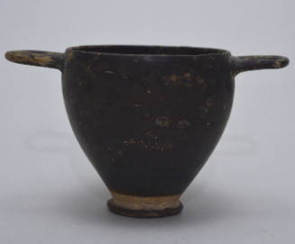 Black-glazed akyphos, with reserved band above foot