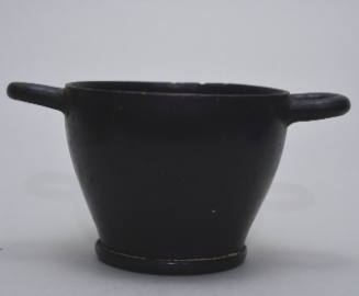 Black-glazed skyphos with horizontal lines