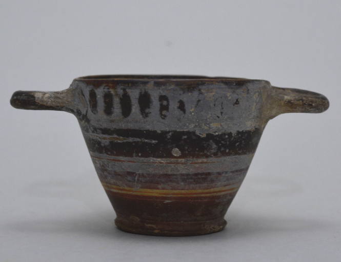 Skyphos with black and red bands of decoration