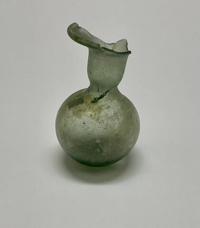 Bottle with round body, slightly bulbous neck, broad rim