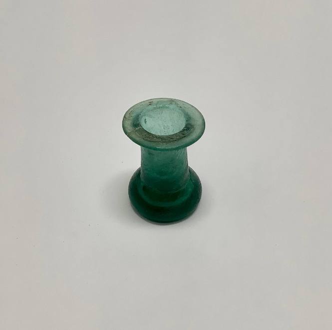 Roman bottle with wide neck and lip