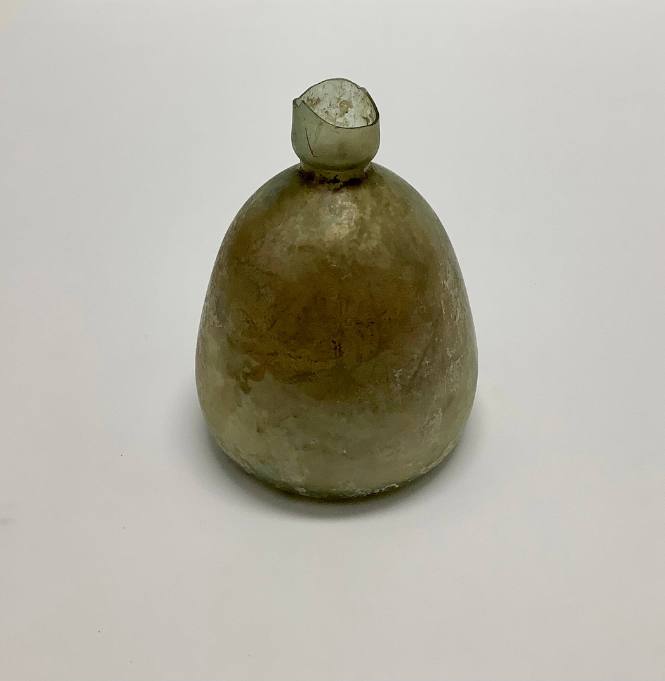 Flask with concave bottom