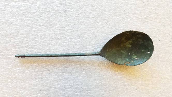 Spoon with wide bowl and narrow handle terminating in a small knob