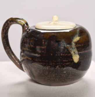 Takatori ware tea caddy in the shape of a jar with a handle