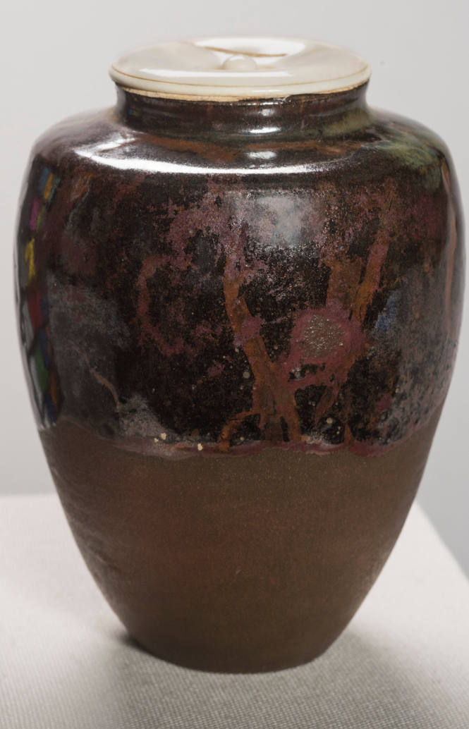 Takatori ware tea caddy of square-shouldered type