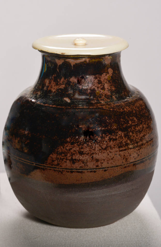 Zeze ware large tea caddy of long-neck type