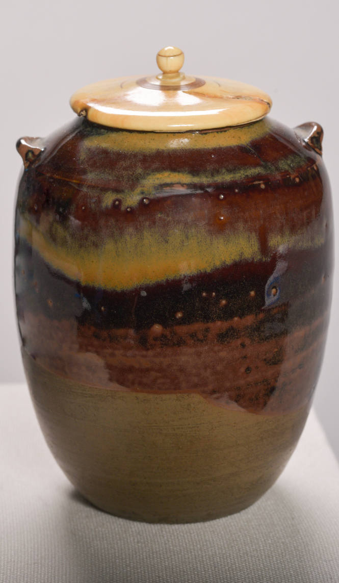 Takatori ware tea caddy with handles