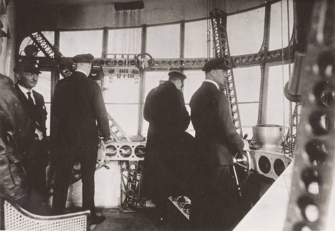 Navigahöusprainne des Luftschiffes ‘Graf, Zeppelin’ [Navigation room of the Graf Zeppelin], from “Studies of Construction and Flying of the Graf Zeppelin”