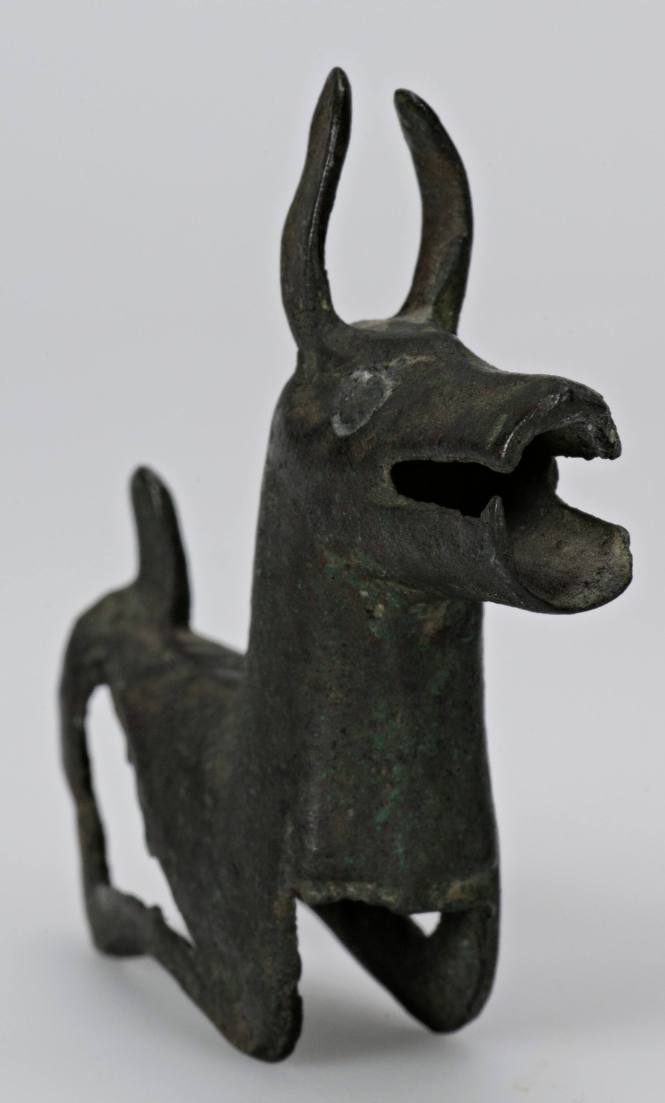 Yoke ornament of a crouching, open-mouthed
