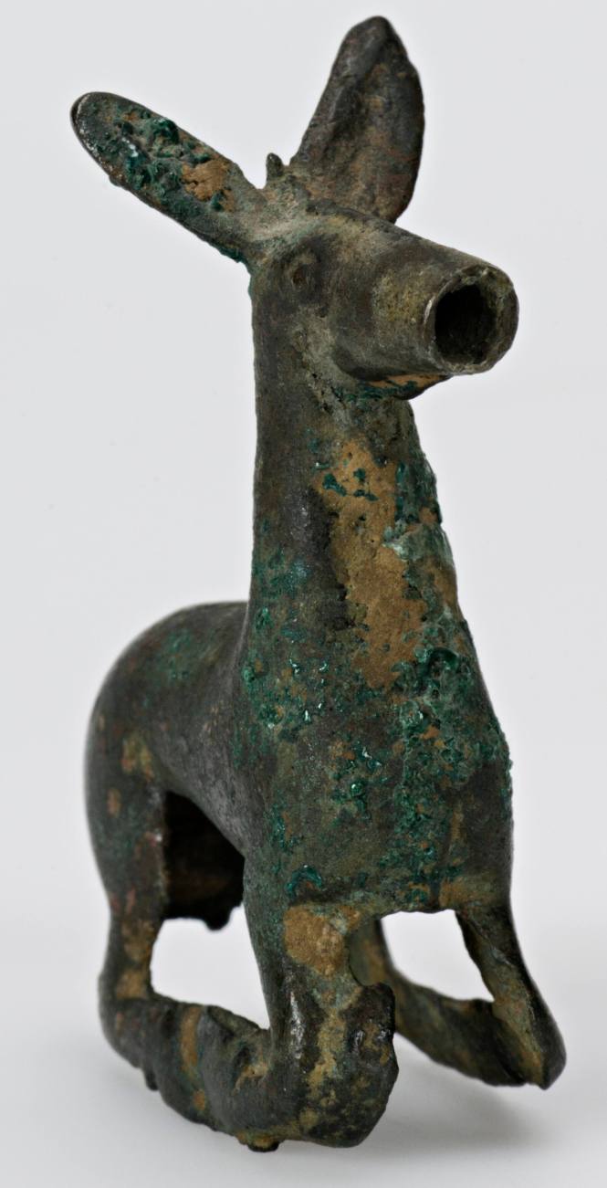 Yoke ornament of a crouching animal, head erect