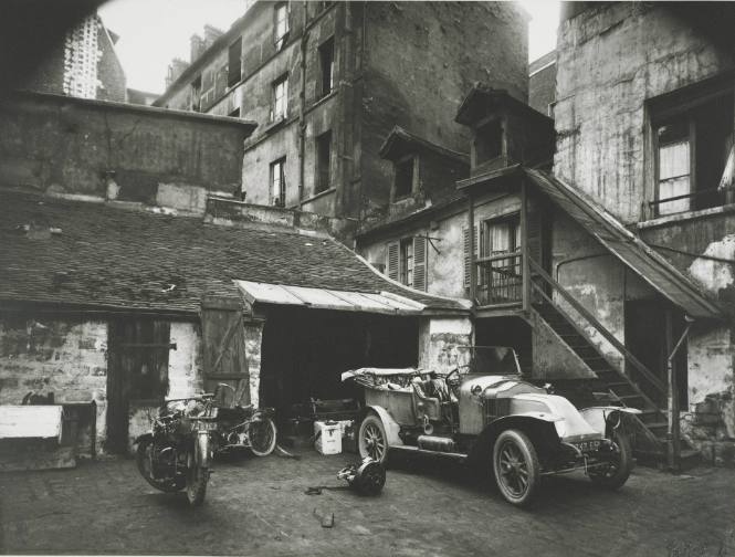Cour, Rue de Valence