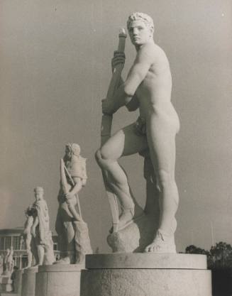Foro Mussolini: Rome (now Foro Italica), City: Ravenna, Sport: Archery, Sculptor: Morescolchoi. Next figure: City: Rovigo, Sport: Archery, Sculptor: Canevasi (?)